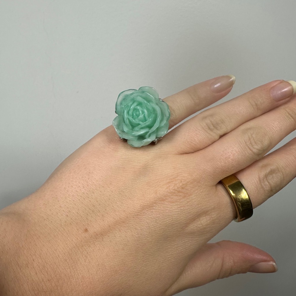 Silver Tone Ring with Oversized Aqua Dimensional Rose‎